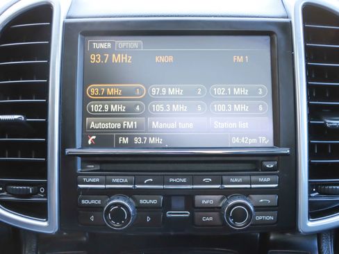Used 2016 Porsche Cayenne AWD/4WD image 35