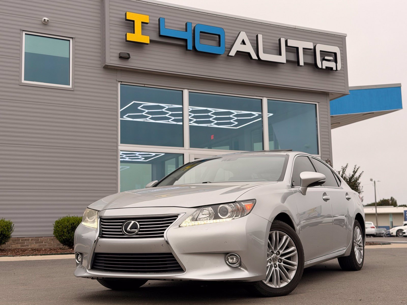 Used 2014 Lexus ES 350 w/ Luxury Package FWD image 1