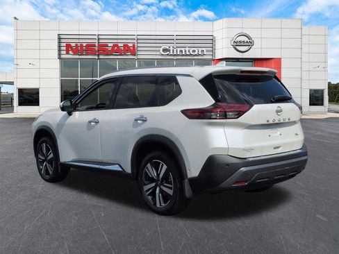 Used 2023 Nissan Rogue SL w/ SL Premium Package FWD image 5