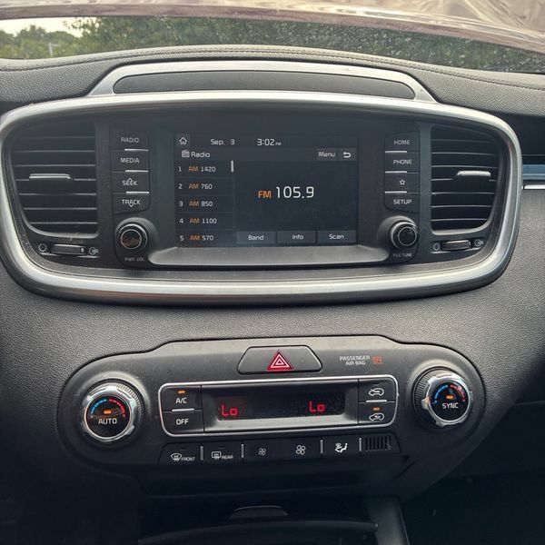 Used 2019 Kia Sorento FWD V6 image 28