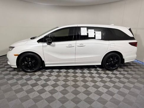 Used 2024 Honda Odyssey Sport image 3