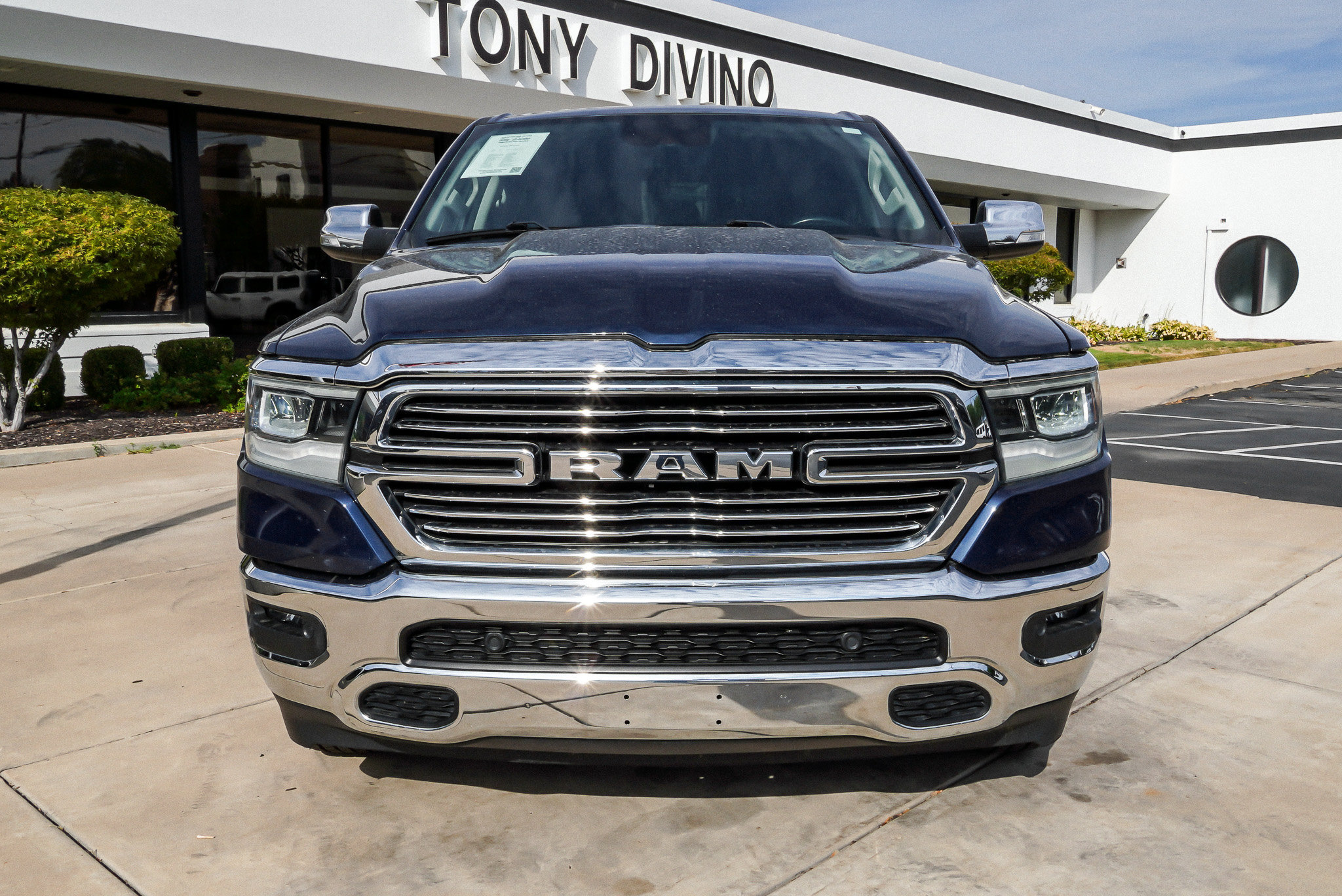 Used 2022 RAM 1500 Laramie AWD/4WD image 3