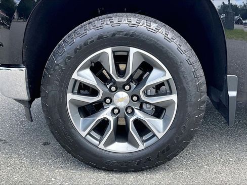 Used 2023 Chevrolet Silverado 1500 LT AWD/4WD image 7