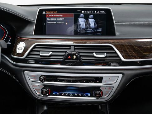 Used 2020 BMW 750i xDrive image 35