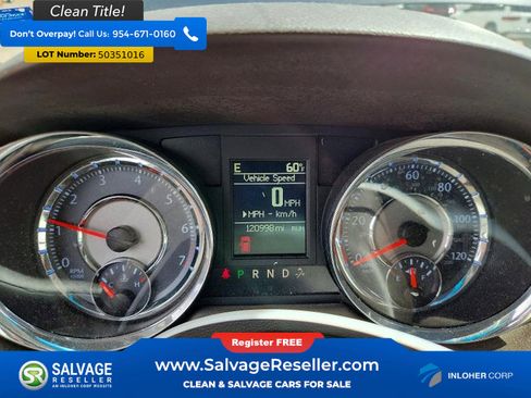 Used 2016 Chrysler Town & Country Touring image 12