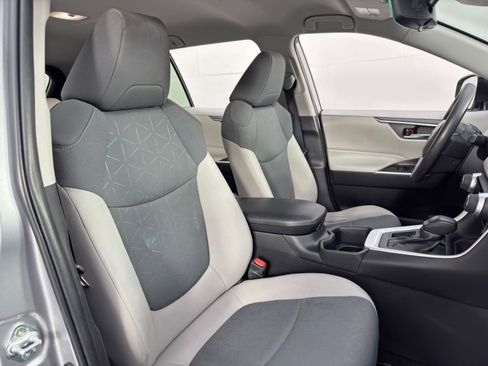 Used 2022 Toyota RAV4 XLE image 33