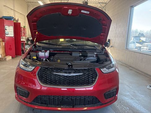 New 2026 Chrysler Pacifica Select image 16