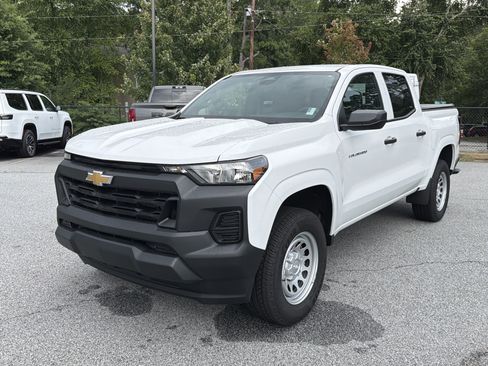 Used 2026 Chevrolet Colorado W/T RWD image 3