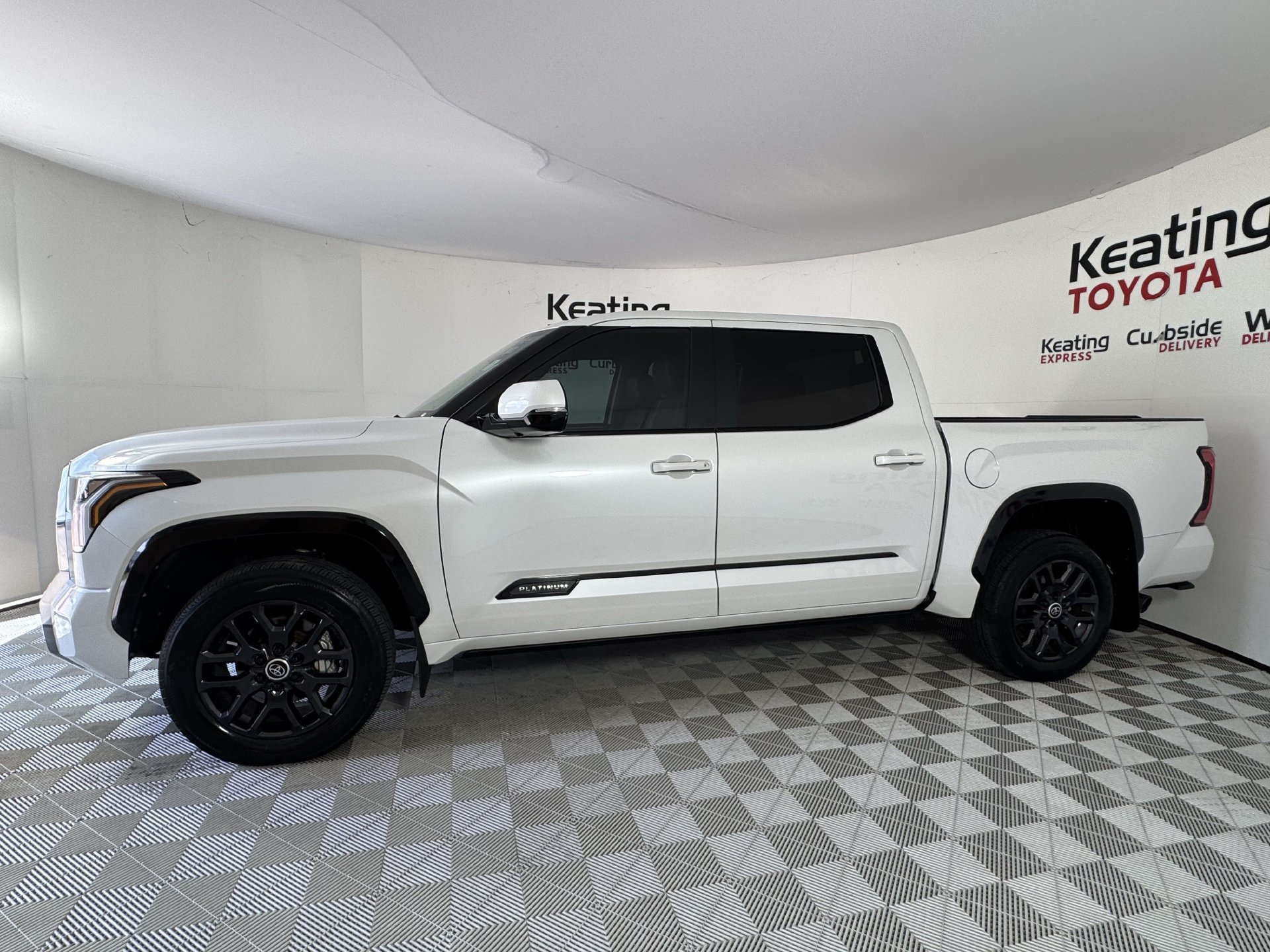 Used 2024 Toyota Tundra Platinum AWD/4WD image 8