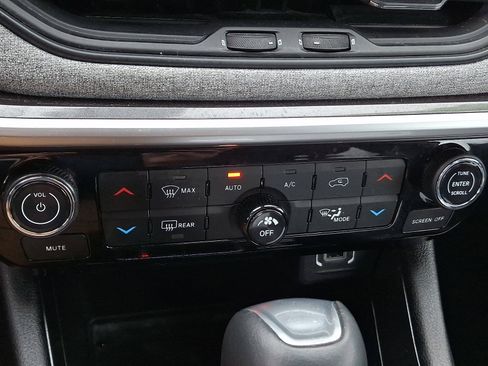 Used 2023 Jeep Compass Latitude w/ Convenience Group image 15