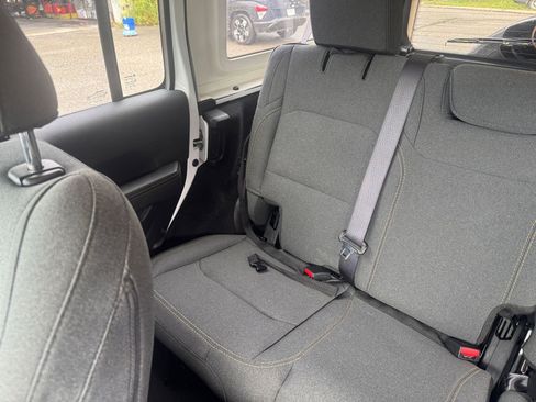 Used 2025 Jeep Wrangler Sahara image 38