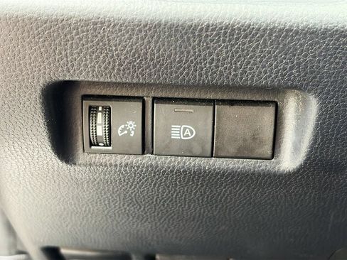 Used 2021 Toyota RAV4 XLE FWD image 10