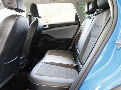 Certified 2023 Volkswagen Taos SE w/ Panoramic Sunroof Package FWD image 27