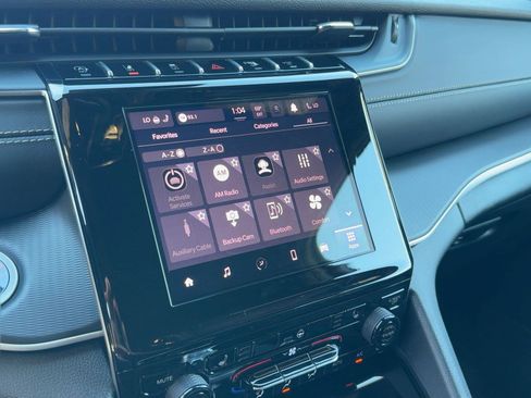 New 2025 Jeep Grand Cherokee Altitude image 23