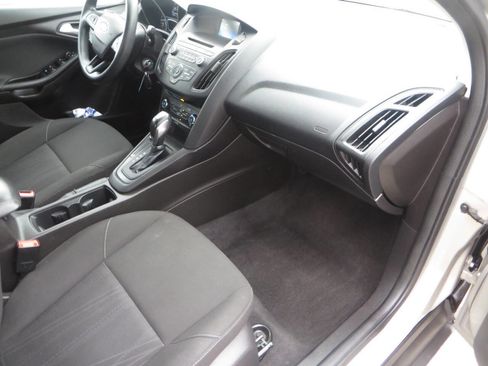 Used 2016 Ford Focus SE image 16