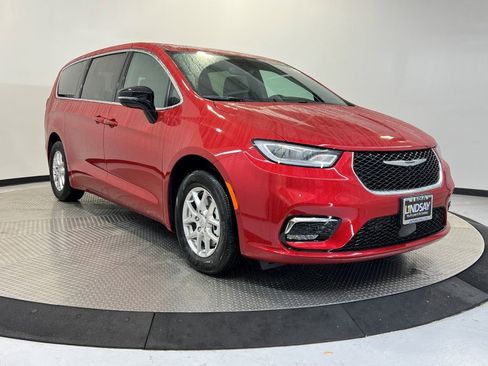 New 2026 Chrysler Pacifica Select image 1