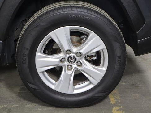 Used 2019 Toyota RAV4 XLE FWD image 38