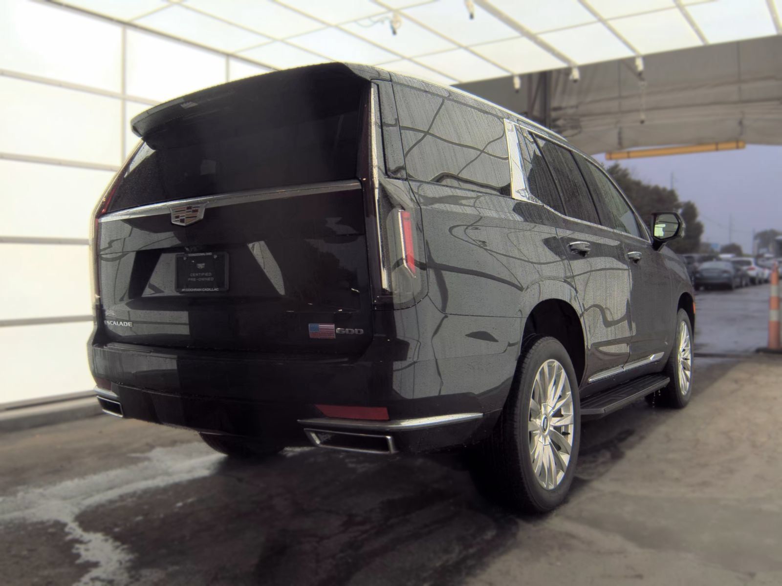 Used 2022 Cadillac Escalade Premium Luxury AWD/4WD image 4