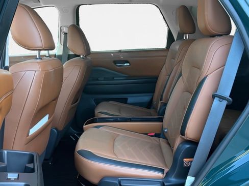 Used 2022 Nissan Pathfinder Platinum w/ Cargo Package AWD/4WD image 13