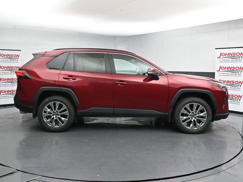 Used 2023 Toyota RAV4 XLE Premium AWD/4WD image 9