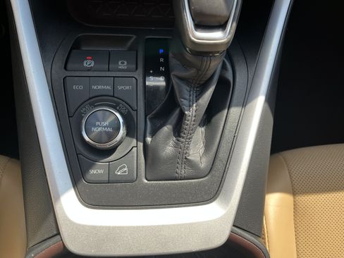 Used 2022 Toyota RAV4 Limited AWD/4WD image 17