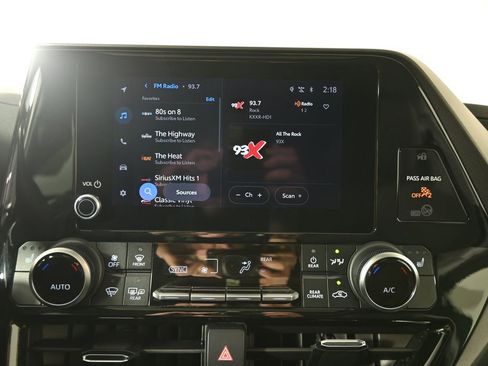 Used 2024 Toyota Highlander XLE AWD/4WD image 26