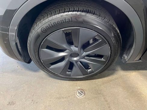 Used 2025 Tesla Model Y Long Range RWD image 28