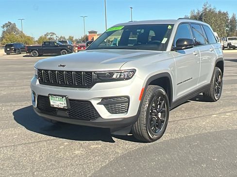 New 2025 Jeep Grand Cherokee Altitude w/ Trailer Tow Package image 7