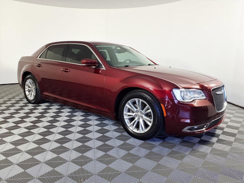 Used 2019 Chrysler 300 Touring L w/ Quick Order Package 22F image 3