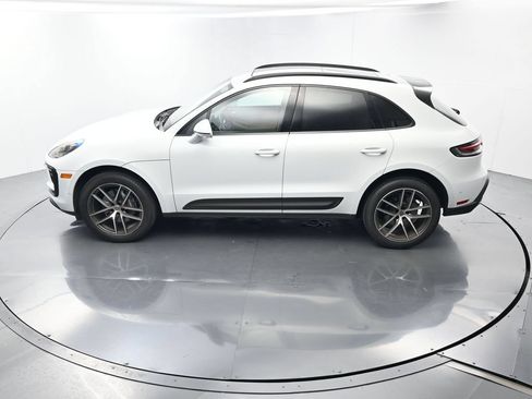 Certified 2023 Porsche Macan AWD/4WD image 30
