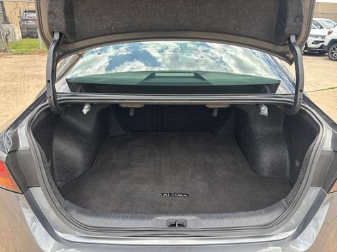 Used 2025 Nissan Altima 2.5 SV FWD image 31