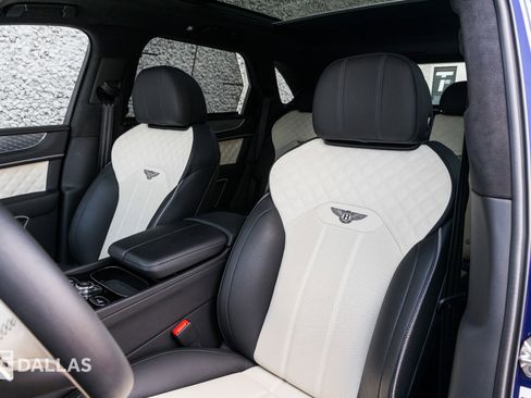 Used 2023 Bentley Bentayga image 25