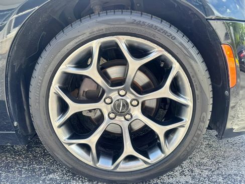 Used 2018 Chrysler 300 S w/ 300S Premium Group RWD image 11