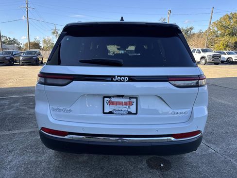 New 2025 Jeep Grand Cherokee Laredo image 5
