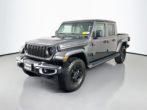 Used 2025 Jeep Gladiator Sport AWD/4WD image 3