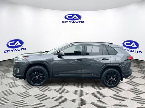 Used 2020 Toyota RAV4 XLE Premium FWD image 8