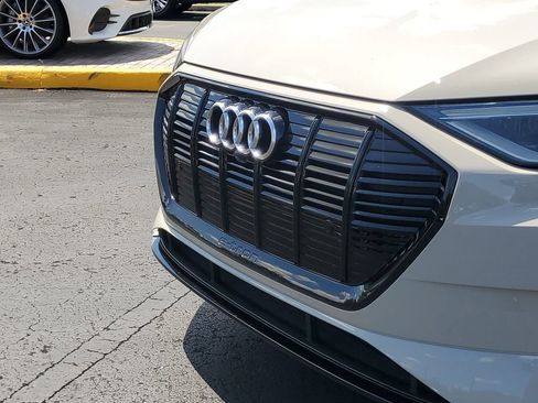Used 2021 Audi e-tron Prestige image 9