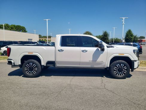 Used 2024 GMC Sierra 2500 Denali Ultimate AWD/4WD image 2