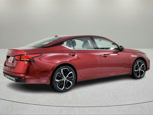 Used 2024 Nissan Altima 2.5 SR FWD image 3