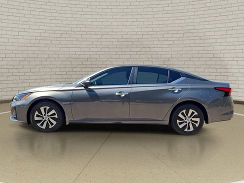 Used 2025 Nissan Altima 2.5 S FWD image 8