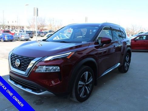 Used 2021 Nissan Rogue Platinum image 3