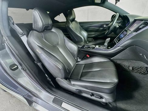Used 2017 INFINITI Q60 Red Sport 400 AWD/4WD image 32