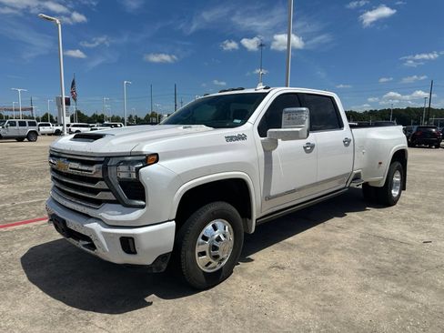 Used 2025 Chevrolet Silverado 3500 High Country w/ High Country Premium Package AWD/4WD image 3