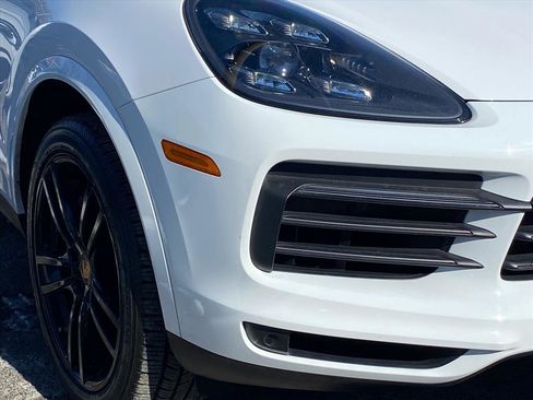 Used 2023 Porsche Cayenne Platinum Edition image 2