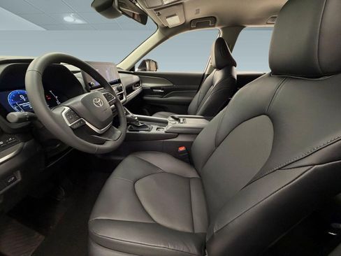 Used 2026 Toyota Grand Highlander XLE image 18