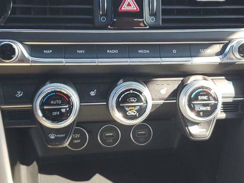 Used 2023 Genesis G70 2.0T image 33