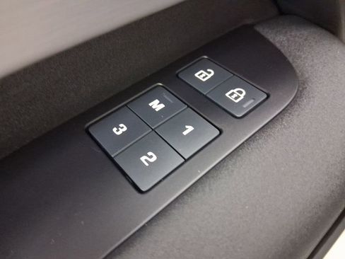 New 2026 Land Rover Discovery Limited Edition image 12