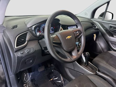 Used 2019 Chevrolet Trax LS FWD image 21