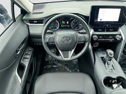 Used 2024 Toyota Venza LE image 21