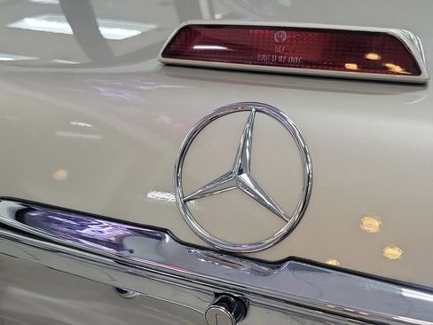 Used 1988 Mercedes-Benz 560 SL image 7